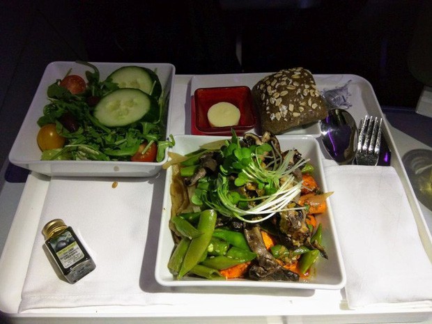 Suất ăn hạng nhất của 15 hãng hàng không này sẽ làm thay đổi quan niệm của bạn về chuyện ăn uống trên máy bay - Ảnh 7.