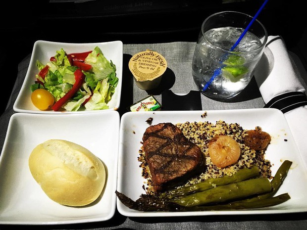 Suất ăn hạng nhất của 15 hãng hàng không này sẽ làm thay đổi quan niệm của bạn về chuyện ăn uống trên máy bay - Ảnh 9.