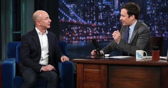 Nhìn lại những nấc thang 55 cuộc đời của tỷ phú Jeff Bezos: Từ gã bán sách bị Phố Wall mỉa mai đến vị trị số 1 chưa có người thay thế - Ảnh 9.