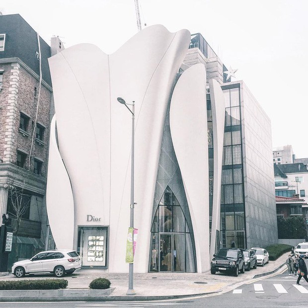 HOT: Ít ai biết thương hiệu Dior xa xỉ lại mở 1 quán cafe giữa lòng Seoul, độ sang chảnh thì khỏi phải bàn cãi - Ảnh 2.