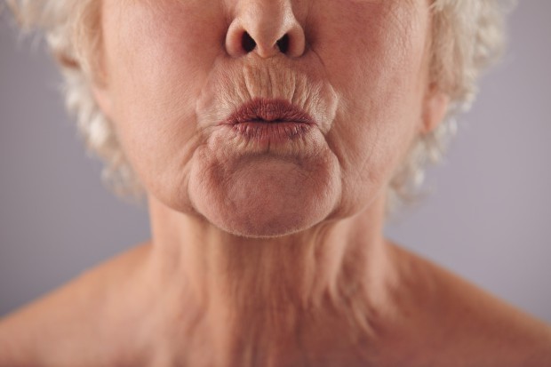 Không báo hiệu tuổi già, những nếp nhăn trên khuôn mặt báo hiệu sức khỏe đang “xuống cấp” nghiêm trọng - Ảnh 4.