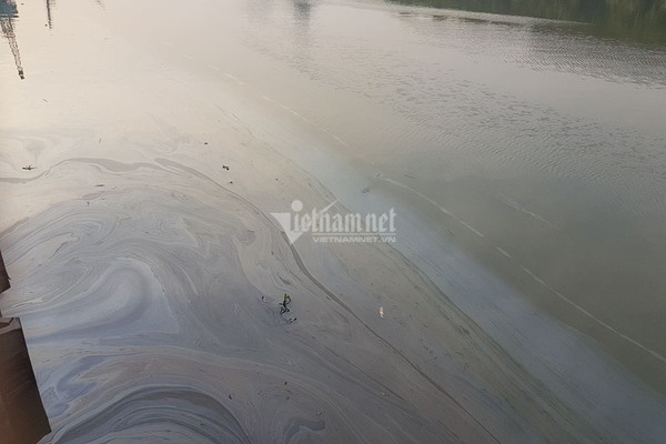 Bục đường ống Xi măng Chinfon Hải Phòng, dầu tràn ra sông - Ảnh 8.