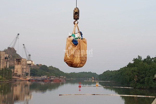Bục đường ống Xi măng Chinfon Hải Phòng, dầu tràn ra sông - Ảnh 10.