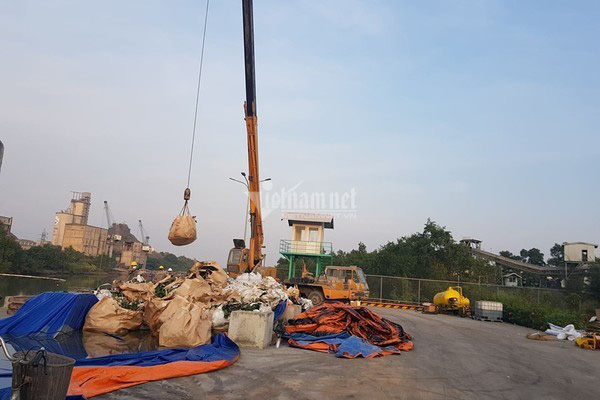 Bục đường ống Xi măng Chinfon Hải Phòng, dầu tràn ra sông - Ảnh 11.