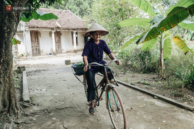 Cuộc sống lạc quan, tự tại của cụ bà đạp xe lên ủy ban xã xin ra khỏi hộ nghèo: 11 đứa con mà tui chưa phải phiền đến đứa mô - Ảnh 10.