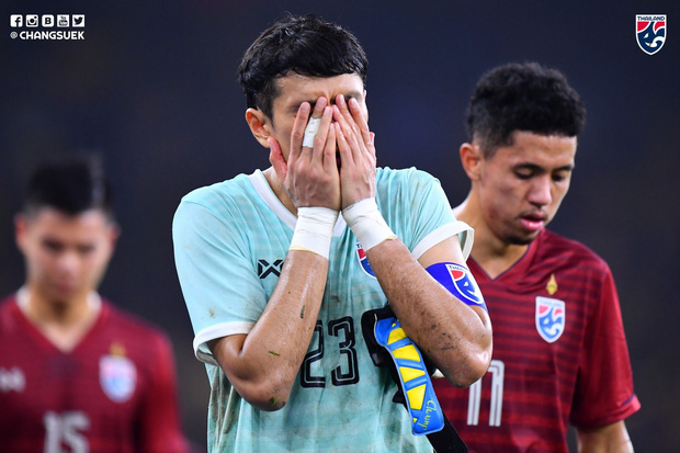 HLV đội tuyển Thái Lan tiết lộ sai lầm trong trận gặp Malaysia, thừa nhận cầu thủ đang gặp áp lực quá lớn trước khi đối đầu Việt Nam - Ảnh 2.