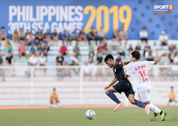 Tin chắc sẽ vượt qua vòng bảng, HLV Park Hang-seo cử trợ lý U22 Việt Nam thăm dò đối thủ ở bán kết SEA Games 2019 - Ảnh 1.