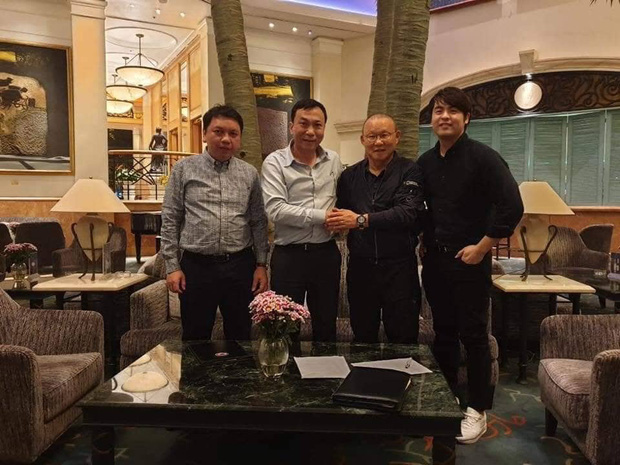 Cập nhật sự kiện HLV Park Hang-seo ký hợp đồng với Liên đoàn bóng đá Việt Nam: Nhân vật chính xuất hiện tại nhà riêng trước giờ G - Ảnh 7.