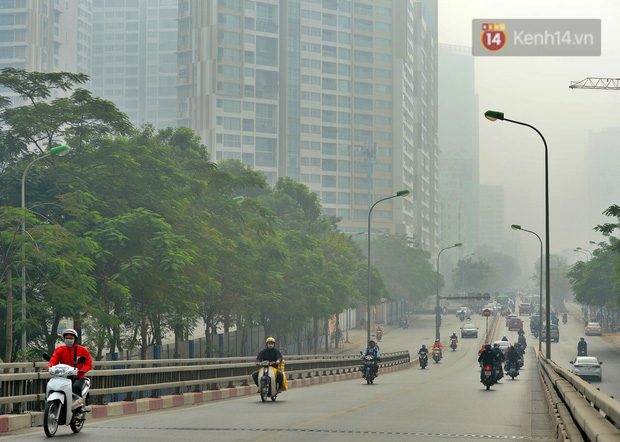 Không khí Hà Nội tiếp tục ô nhiễm nghiêm trọng khiến nhiều người phải thốt lên đầy hoang mang: Không muốn bước ra đường luôn - Ảnh 11.