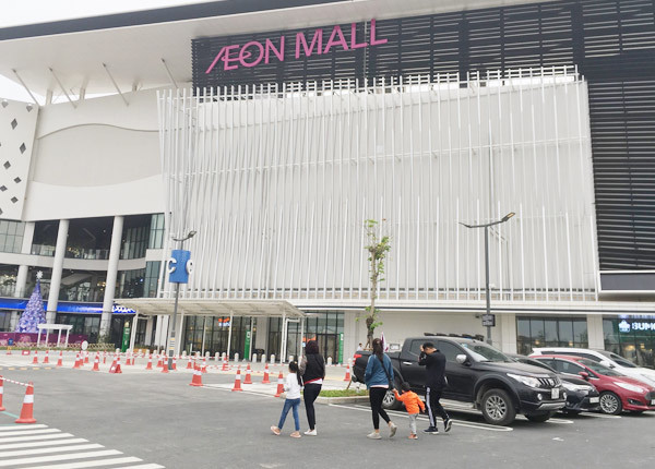 Thất vọng Aeon Mall Hà Đông, khai trương rồi hàng đóng cửa im lìm - Ảnh 1.