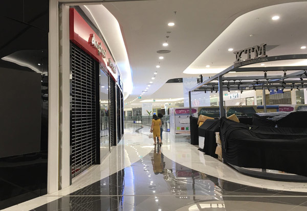 Thất vọng Aeon Mall Hà Đông, khai trương rồi hàng đóng cửa im lìm - Ảnh 11.