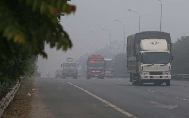 Hà Nội: Sương mù bao phủ dày đặc, các tòa nhà cao tầng bất ngờ biến mất - Ảnh 11.