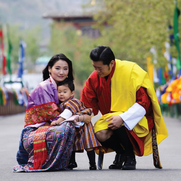 Năm 2019 lên hương của Hoàng hậu Bhutan khiến cộng đồng mạng thế giới phải chao đảo - Ảnh 4.