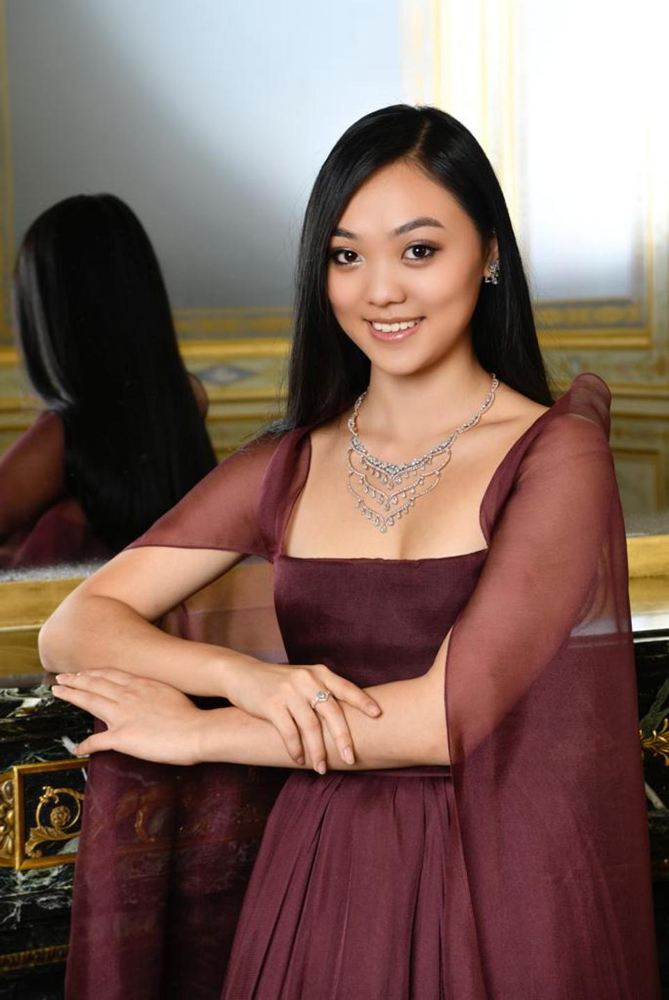 Đằng sau những bộ trang sức kim cương tại đêm hội Le Bal của con nhà giàu: Giá trị hàng triệu USD, do truyền nhân của gia tộc 4 đời làm kim cương nhào nặn - Ảnh 4. Đằng sau những bộ trang sức kim cương tại đêm hội Le Bal của con nhà giàu: Giá trị hàng triệu USD, do truyền nhân của gia tộc 4 đời làm kim cương nhào nặn - Ảnh 4.