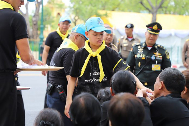 Hoàng tử Thái Lan: Là con trai duy nhất của vua nhưng chưa chắc đã được kế vị, phải rời xa vòng tay mẹ từ khi còn nhỏ - Ảnh 9.