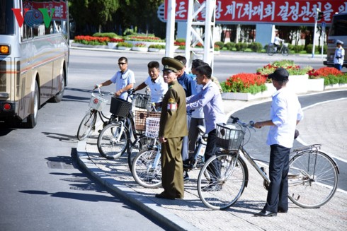 Lặng nhìn cuộc sống thường ngày ở thủ đô Bình Nhưỡng (Triều Tiên) - Ảnh 17.