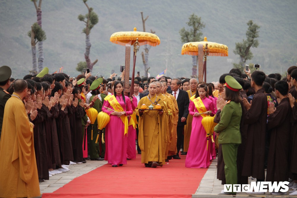 Ảnh: Vạn người tham gia lễ rước nước tại chùa Tam Chúc lớn nhất thế giới - Ảnh 1. Ảnh: Vạn người tham gia lễ rước nước tại chùa Tam Chúc lớn nhất thế giới - Ảnh 1.