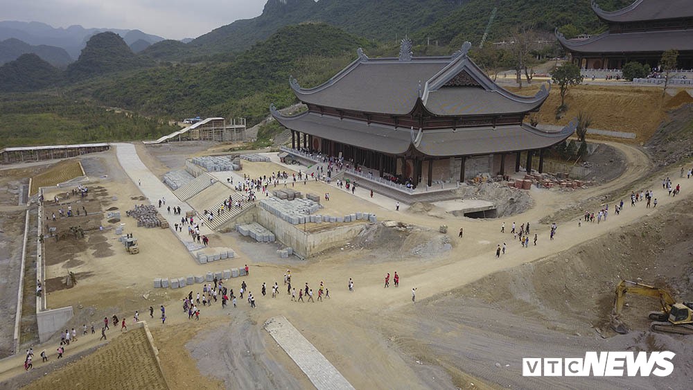 Ảnh: Vạn người tham gia lễ rước nước tại chùa Tam Chúc lớn nhất thế giới - Ảnh 14. Ảnh: Vạn người tham gia lễ rước nước tại chùa Tam Chúc lớn nhất thế giới - Ảnh 14.