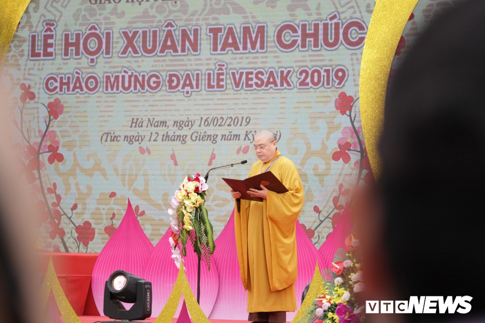 Ảnh: Vạn người tham gia lễ rước nước tại chùa Tam Chúc lớn nhất thế giới - Ảnh 3. Ảnh: Vạn người tham gia lễ rước nước tại chùa Tam Chúc lớn nhất thế giới - Ảnh 3.