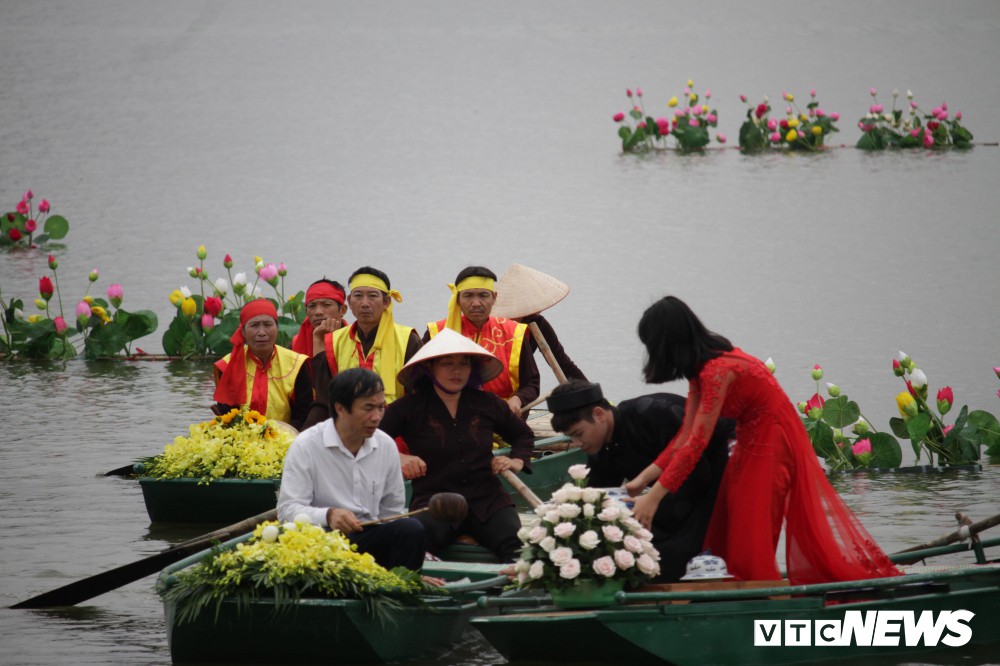 Ảnh: Vạn người tham gia lễ rước nước tại chùa Tam Chúc lớn nhất thế giới - Ảnh 5. Ảnh: Vạn người tham gia lễ rước nước tại chùa Tam Chúc lớn nhất thế giới - Ảnh 5.