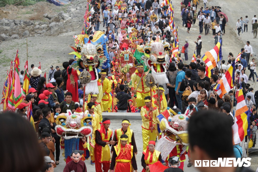 Ảnh: Vạn người tham gia lễ rước nước tại chùa Tam Chúc lớn nhất thế giới - Ảnh 10. Ảnh: Vạn người tham gia lễ rước nước tại chùa Tam Chúc lớn nhất thế giới - Ảnh 10.