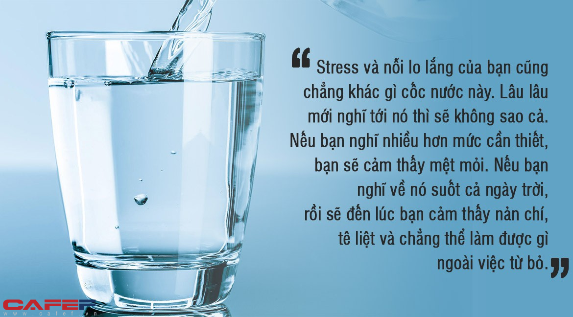 Cuộc đời bí bách đến đâu rồi cũng có điểm dừng: Cứ bỏ cốc nước xuống, quẳng gánh lo đi, chỉ cần bạn sống vui và thanh thản là được! - Ảnh 1.