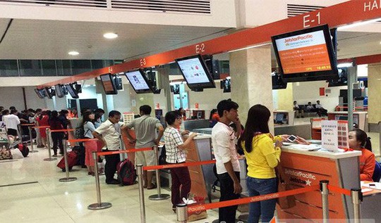  Nữ hành khách vung tay vào mặt nhân viên hãng Jetstar Pacific  - Ảnh 1.