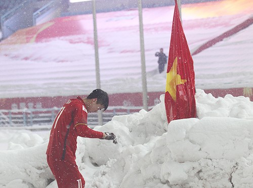 Duy Mạnh cắm cờ trên tuyết được chọn là khoảnh khắc ấn tượng nhất của thể thao Việt Nam năm 2018 - Ảnh 3.