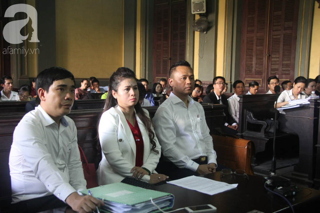 Bà Thảo lớn tiếng với ông Vũ: Anh không được sỉ nhục tôi, 20 năm nay tôi không nói vì muốn giữ hình ảnh của anh với các con - Ảnh 1. Bà Thảo lớn tiếng với ông Vũ: Anh không được sỉ nhục tôi, 20 năm nay tôi không nói vì muốn giữ hình ảnh của anh với các con - Ảnh 1.