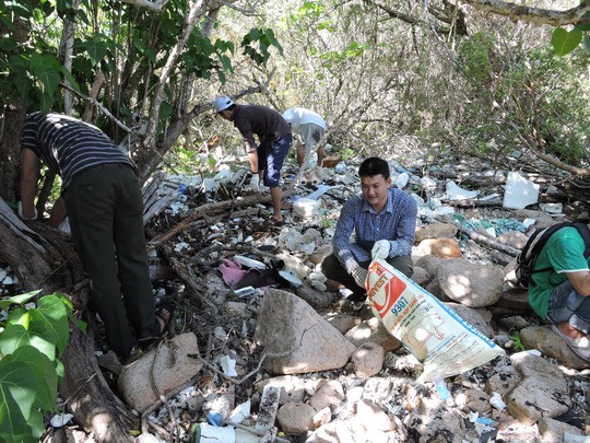 Chi hơn 35 tỉ đồng, chuyển 70.000 tấn rác từ Côn Đảo về đất liền xử lý - Ảnh 4.