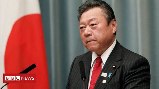 Trễ họp 3 phút, Bộ trưởng Nhật Bản công khai xin lỗi  - Ảnh 1.