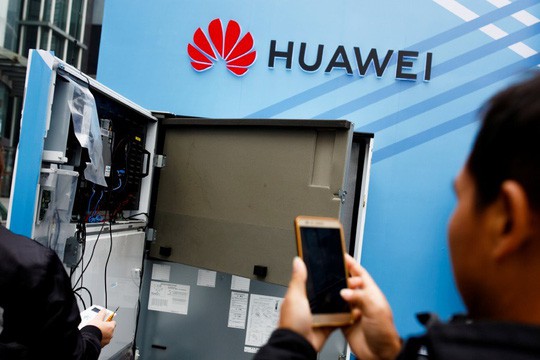  Ông Trump mở lời về khả năng tha Huawei  - Ảnh 1.