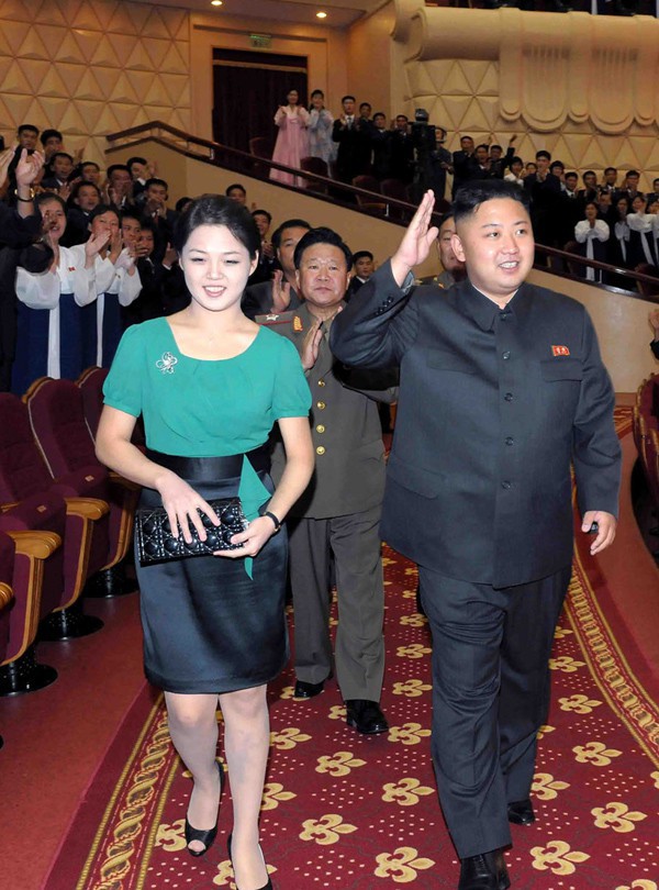 Phu nhân nhà lãnh đạo Kim Jong-un: Người phụ nữ học hỏi phong cách Hoàng gia, làm nên cuộc cách mạng thời trang cho phái đẹp Triều Tiên - Ảnh 15.