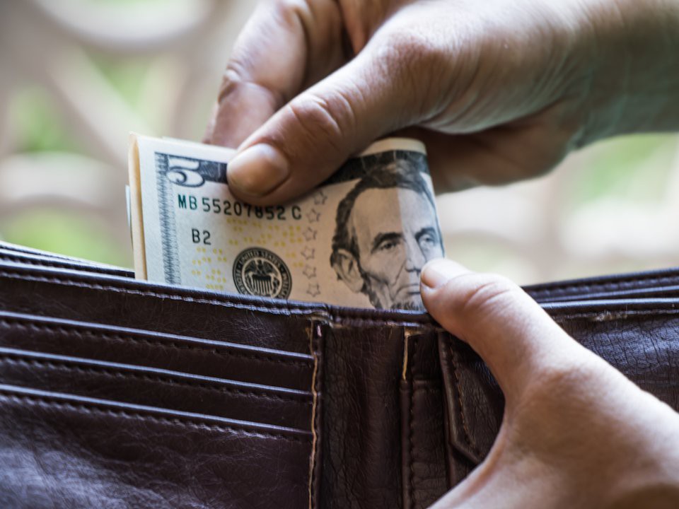 Muốn giàu có phải làm việc chăm chỉ? Nếu bạn vẫn đang tôn sùng tư tưởng đó thì 3 gương mặt vàng làm việc ít, kiếm tiền nhiều này sẽ khiến bạn nghĩ lại - Ảnh 1. Muốn giàu có phải làm việc chăm chỉ? Nếu bạn vẫn đang tôn sùng tư tưởng đó thì 3 gương mặt vàng làm việc ít, kiếm tiền nhiều này sẽ khiến bạn nghĩ lại - Ảnh 1.