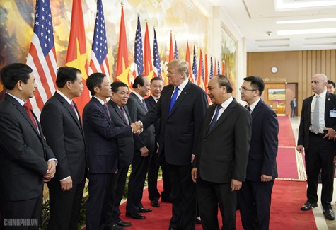 Thủ tướng Nguyễn Xuân Phúc đón Tổng thống Hoa Kỳ Donald Trump - Ảnh 8.