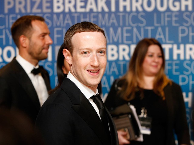 Hôm nay Facebook tròn 15 tuổi, cùng nhìn lại hành trình khó tin của Mark Zuckerberg: Từ cậu sinh viên bỏ học đến tỷ phú sở hữu MXH ‘đông dân’ nhất hành tinh - Ảnh 8.
