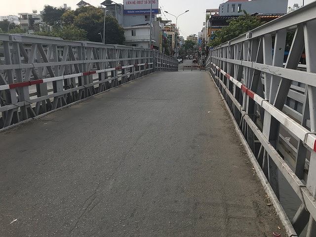Đường phố Sài Gòn dịu dàng sáng mùng 1 Tết - Ảnh 10.