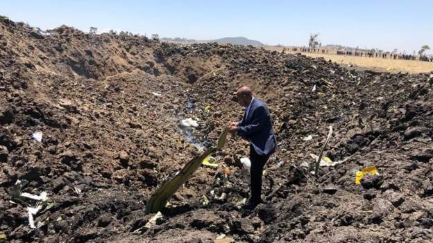 Vụ tai nạn máy bay thảm khốc ở Ethiopia: Cơ trưởng xin phép quay đầu ngay trước khi máy bay rơi - Ảnh 1.