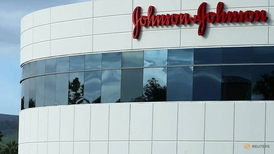  Buộc Johnson&Johnson bồi thường 29,4 triệu USD cho một phụ nữ ung thư  - Ảnh 1.