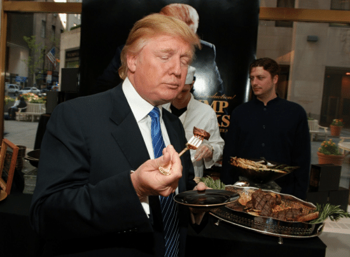 Ngạc nhiên với thói quen ăn uống kỳ lạ của Tổng thống Donald Trump: Phản khoa học nhưng vẫn đủ để giữ được phong độ sức khỏe - Ảnh 3.