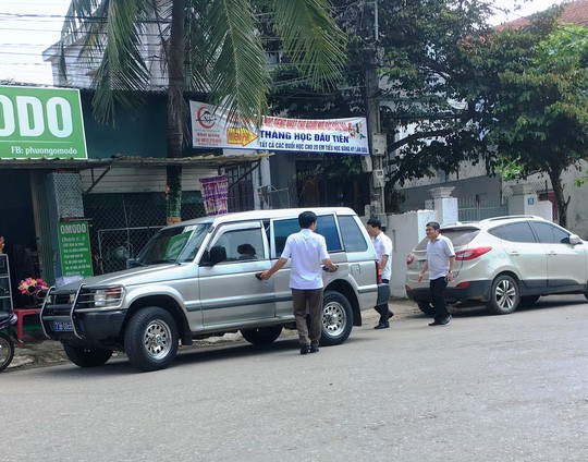 Chủ nhiệm Ủy ban Kiểm tra Quảng Bình nói gì về việc nhiều xe công dự tiệc cưới con mình? - Ảnh 2.