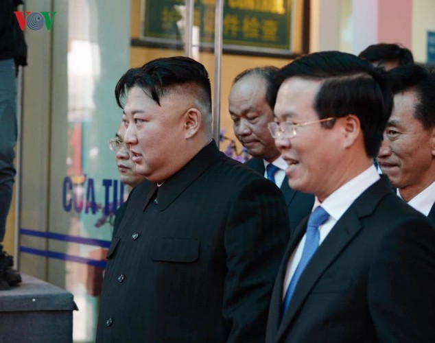 Khoảnh khắc Chủ tịch Kim Jong-un lên tàu bọc thép rời Việt Nam về nước - Ảnh 2.