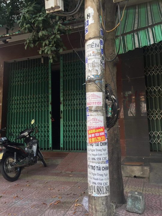  Nhếch nhác tờ rơi cho vay nặng lãi tràn lan trên đường phố Đà Nẵng  - Ảnh 9.