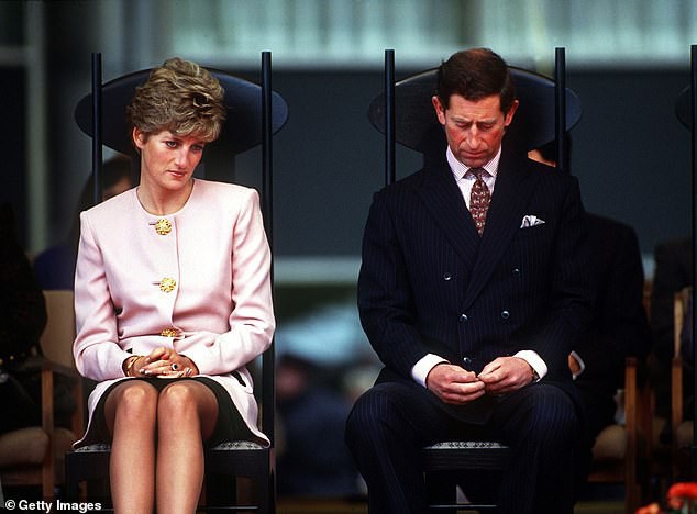 Lần đầu tiên hé lộ việc Công nương Diana và Thái tử Charles đã cùng nhau bật khóc khi ký vào đơn ly hôn vì lý do này - Ảnh 2.