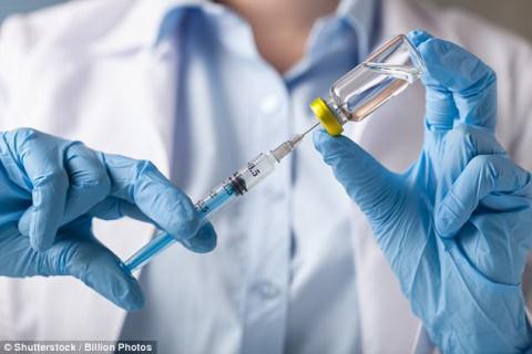  Sự thật về vắc xin chữa ung thư giá tiền tỷ: Người Việt phát sốt, BS tại Nhật khuyên chưa nên dùng - Ảnh 1.