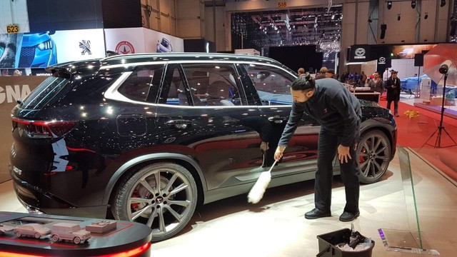 Lộ ảnh SUV VinFast tại Geneva Motor Show 2019 với tên V8 và thiết kế mới - Ảnh 1.