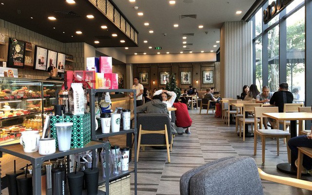 Ông Đặng Lê Nguyên Vũ chê Starbucks bán thứ nước có mùi cà phê pha đường, nhưng vị chuyên gia F&B này phản biện: Starbucks không bán cà phê, họ bán văn hoá cà phê! - Ảnh 1.