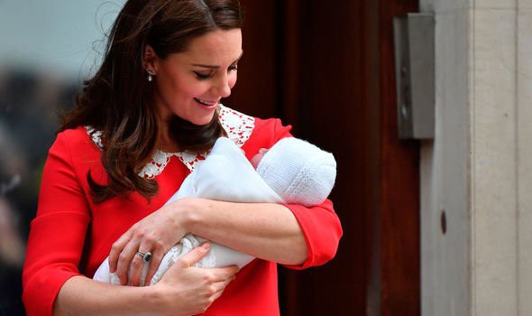 Sự rạn nứt mới giữa hai nàng dâu hoàng gia: Vì Meghan, Công nương Kate một lần nữa phải muối mặt khi bị đào mộ lại quá khứ không mấy tốt đẹp này - Ảnh 1.