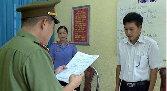 Cựu thiếu tá công an hỗ trợ sửa chữa nâng điểm thi THPT ở Sơn La bị khởi tố - Ảnh 1.