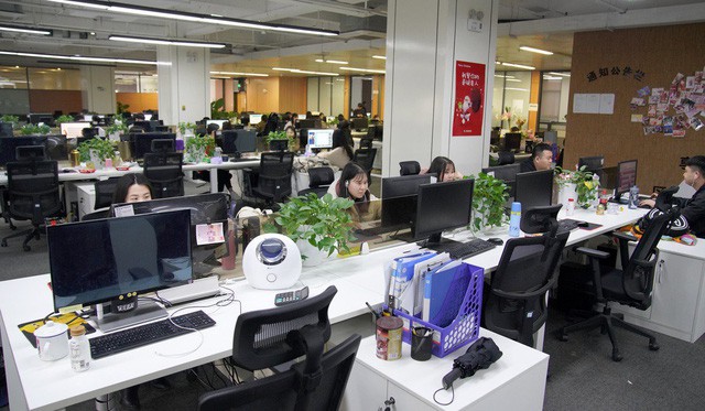 Nghề đang hot ở Trung Quốc: ‘Lao công’ online căng mắt xem livestream để dọn dẹp nội dung xấu, từ hút thuốc, xăm trổ đến ăn mặc mát mẻ - Ảnh 3.